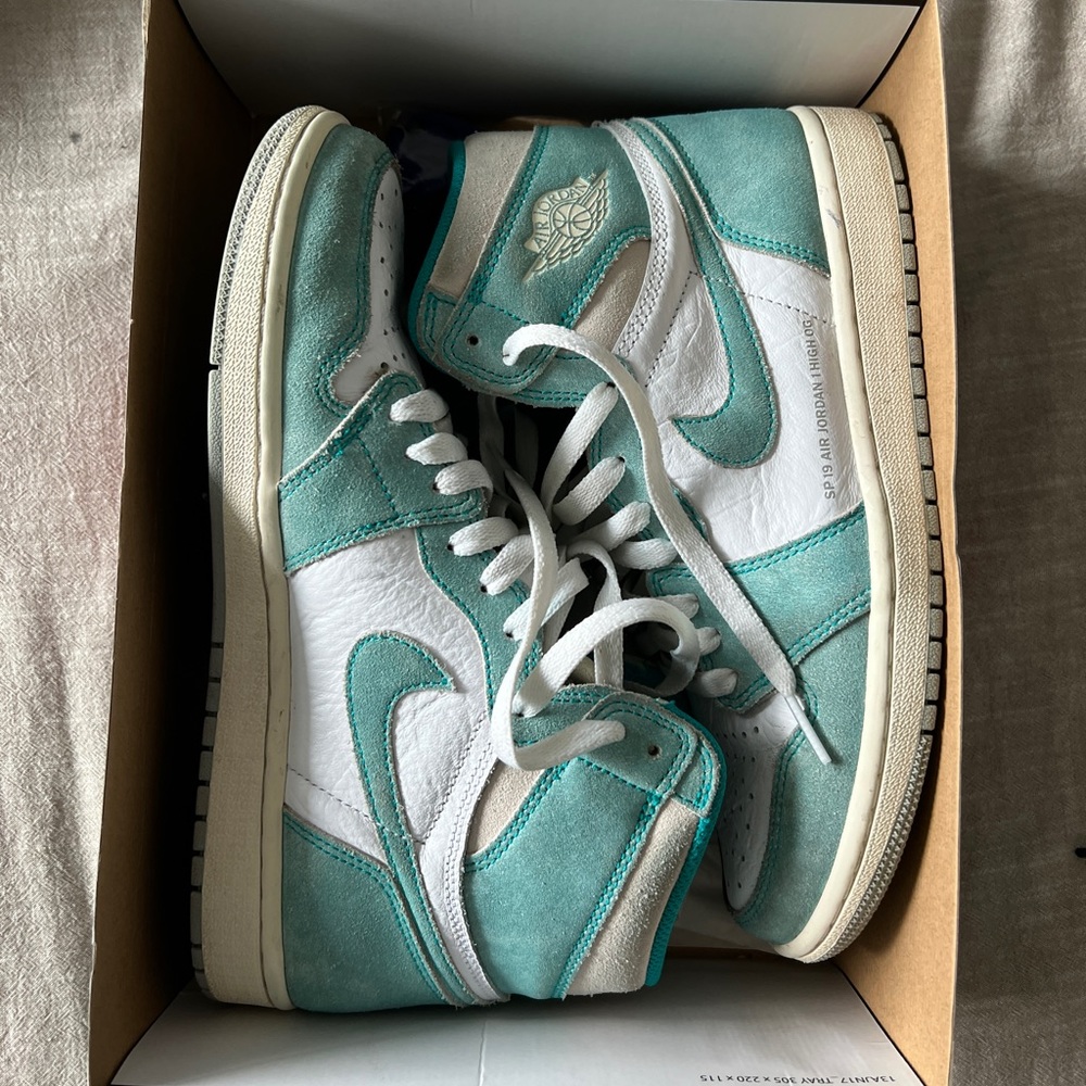 Jordan Sneakers in Teal and White